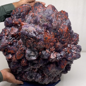 Newly Findable Mountain Red and Purple Color combination 50.6 kgs specimen Available